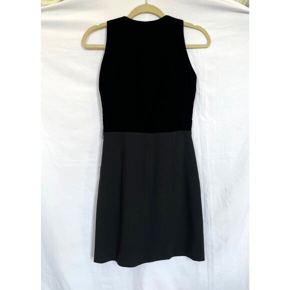 Gucci Dress Velvet Silk Wool Sleeveless Black V Neck LBD, Size Small, US4, IT40 - Picture 2 of 6